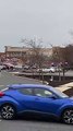 Três pessoas baleadas durante confrontos em centro comercial nos EUA
