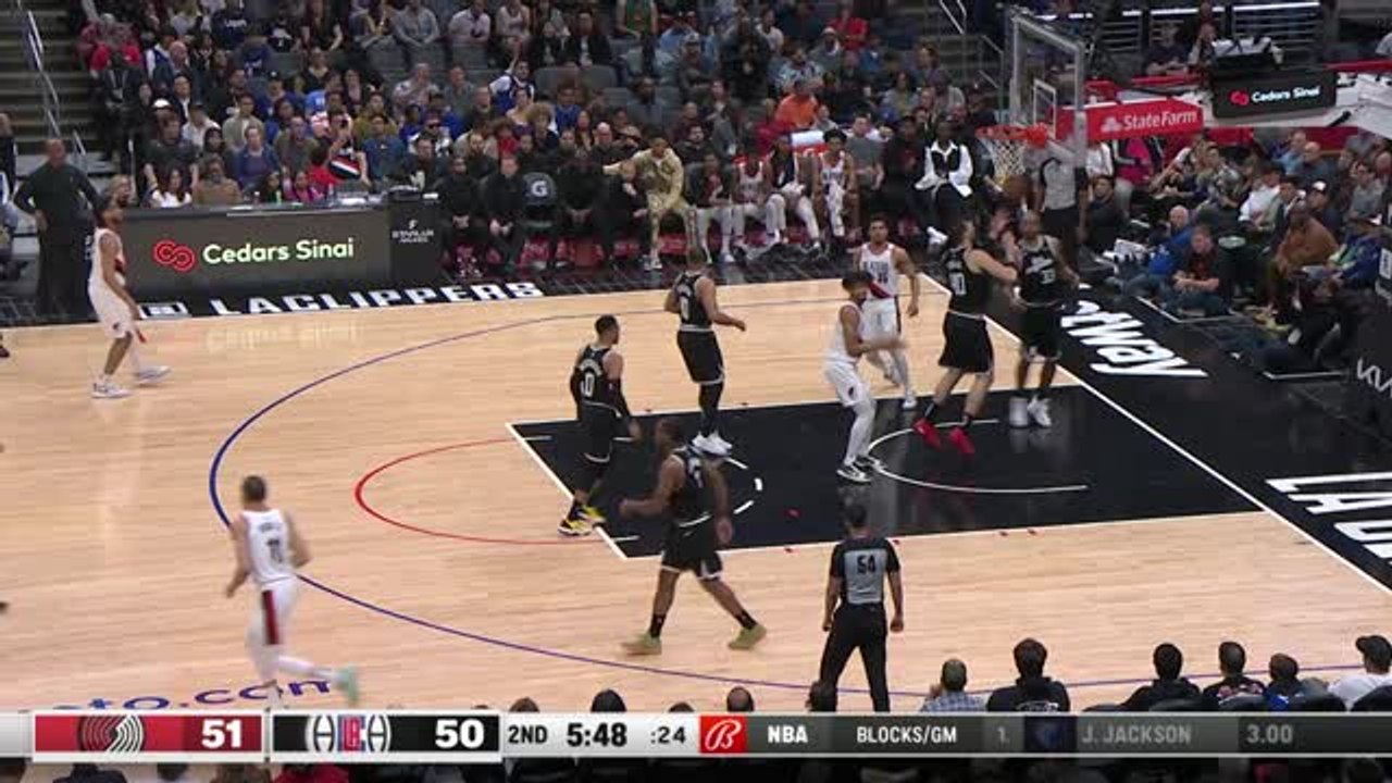 Clippers edge closer to playoffs with Trail Blazers win