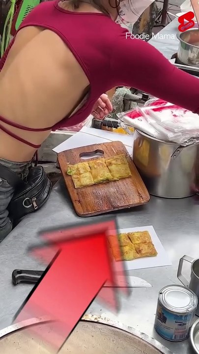 The hottest Roti Lady in Bangkok - Chocolate Roti / Sala Daeng BTS Station