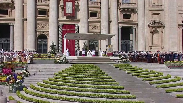 البابا يترأس قداس عيد الفصح في ساحة القديس بطرس