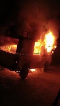 fierce fire broke out in a suddenly parked vehicle at night in shivpuri