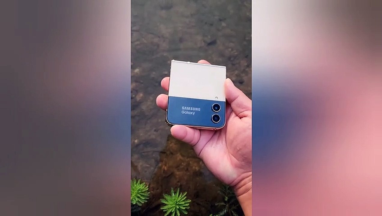 Samaung Galaxy ZFlip 4 _ Water Test