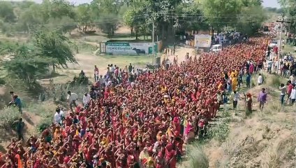 कलश यात्रा के स्वागत में बरसाएं 3 टन फूल, 35 बोरी चीनी के लड्डू की बनाई प्रसादी