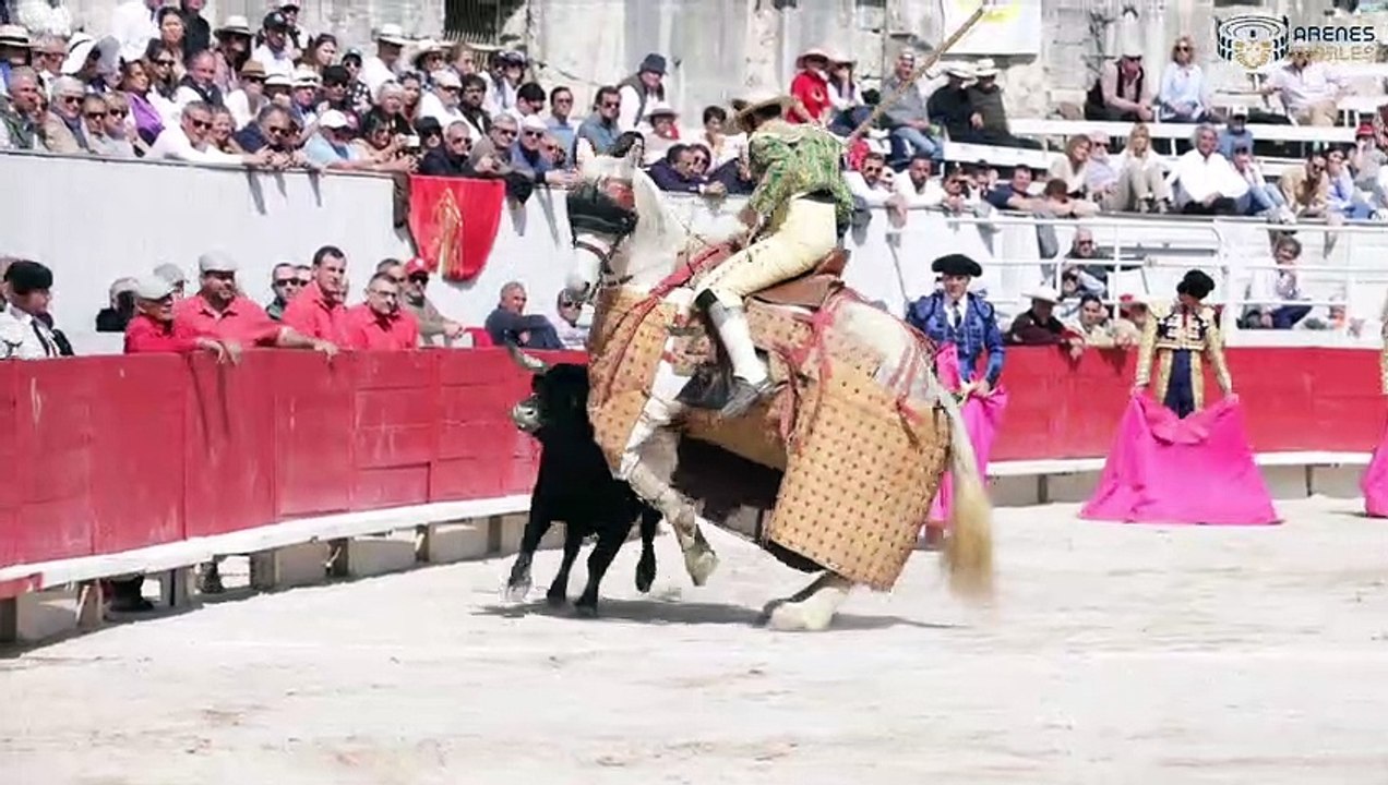 09 Abril 2024 Resumen Novillada Picada Novillada picada matinal, seis novillos de diferentes ganaderías francesas, para Yon Lamothe, Lalo de María y Fabien Castellani que debutaba con los del castoñero