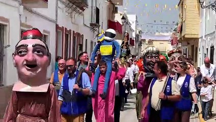 Un pueblo de Sevilla "quema" al piloto de la DGT positivo en drogas "como Judas"