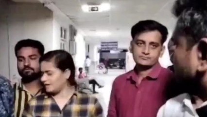 छिंदवाड़ा: दुर्घटना में घायलों से मिलने पहुंचे महापौर, कांग्रेस अध्यक्ष भी रहे साथ