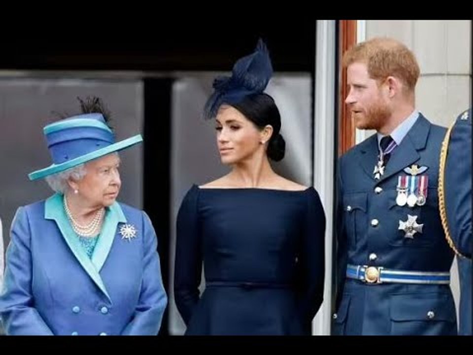 La regina ha trovato le chiamate piagnucolose del principe Harry "faticose" e gli ha detto di chiama