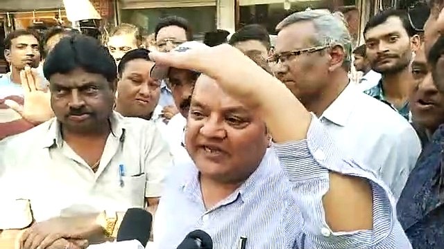 ...और जब बिना सूचना अतिक्रमण हटाने पहुंचा नपा अमला, नपाध्यक्ष पति को व्यापारियों से मांगनी पड़ी हाथ जोड़कर माफी