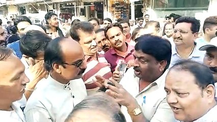 ...और जब बिना सूचना अतिक्रमण हटाने पहुंचा नपा अमला, नपाध्यक्ष पति को व्यापारियों से मांगनी पड़ी हाथ जोड़कर माफी