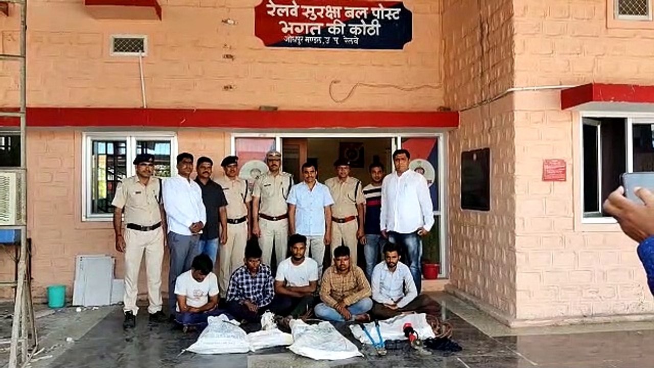 25 हजार केवी करंट के बावजूद रेलवे इलेक्ट्रिक ला...