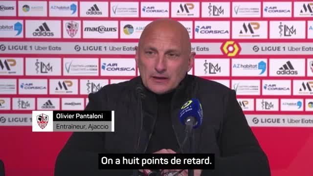 30e j. - Pantaloni : On peut se dire qu'on est en Ligue 2