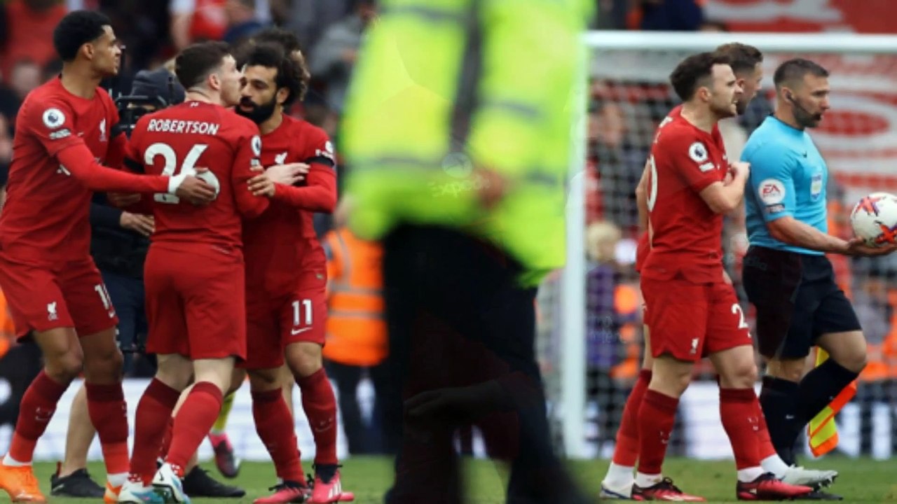 Andy Robertson Claims he was ELBOWED by linesman Constantine Hatzidakis at Halftime against Arsenal