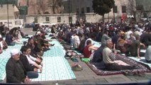 Ayasofya Camii'nde Ramazan ayının son cuma namazı kılındı