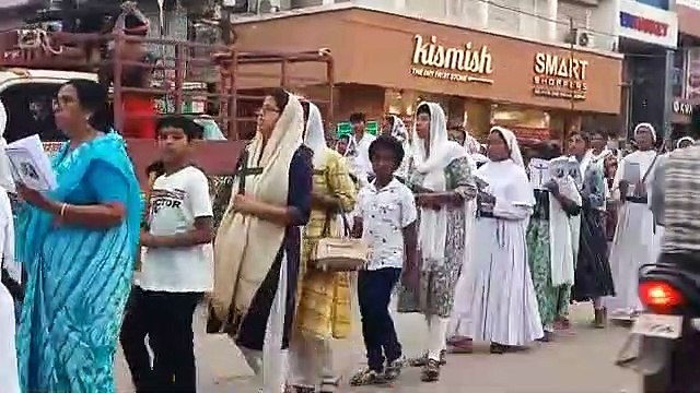 लोग रैली स्वरुप नगर के मुख्य मार्गों से भ्रमण करते हुए वापस पहुंचे