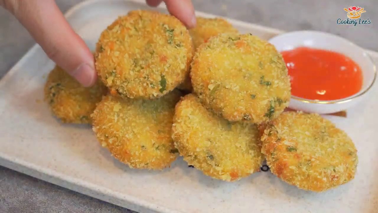 Easy Potato Recipe ! Anyone has potato at home can do it ! Potato Snacks Recipes