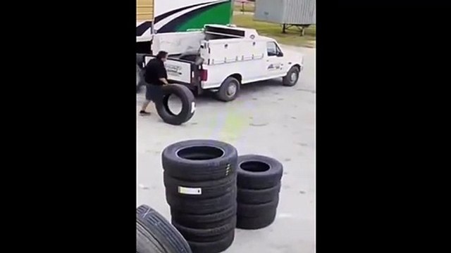 Un mécano pas très habile mais un pneu très fourbe