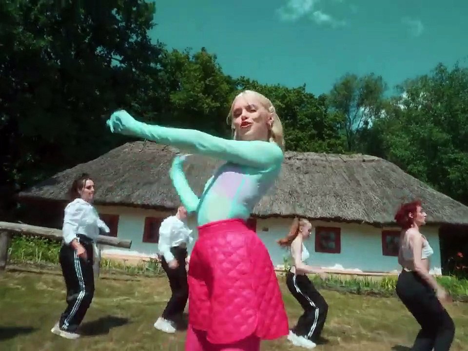 МАША КОНДРАТЕНКО - ВАНЬКА-ВСТАНЬКА (OFFICIAL VIDEO 2022) (2)