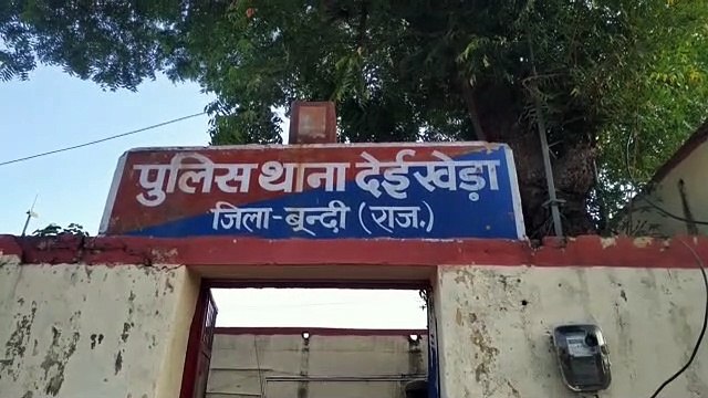 मवेेशी को बचाने के फेर में ट्रैक्टर-ट्रॉली गड्ढे में पलटी, बालिका की मौत