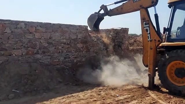 अवैध कॉलोनी की ध्वस्त, 16 निर्माणाधीन विला भी किए ध्वस्त