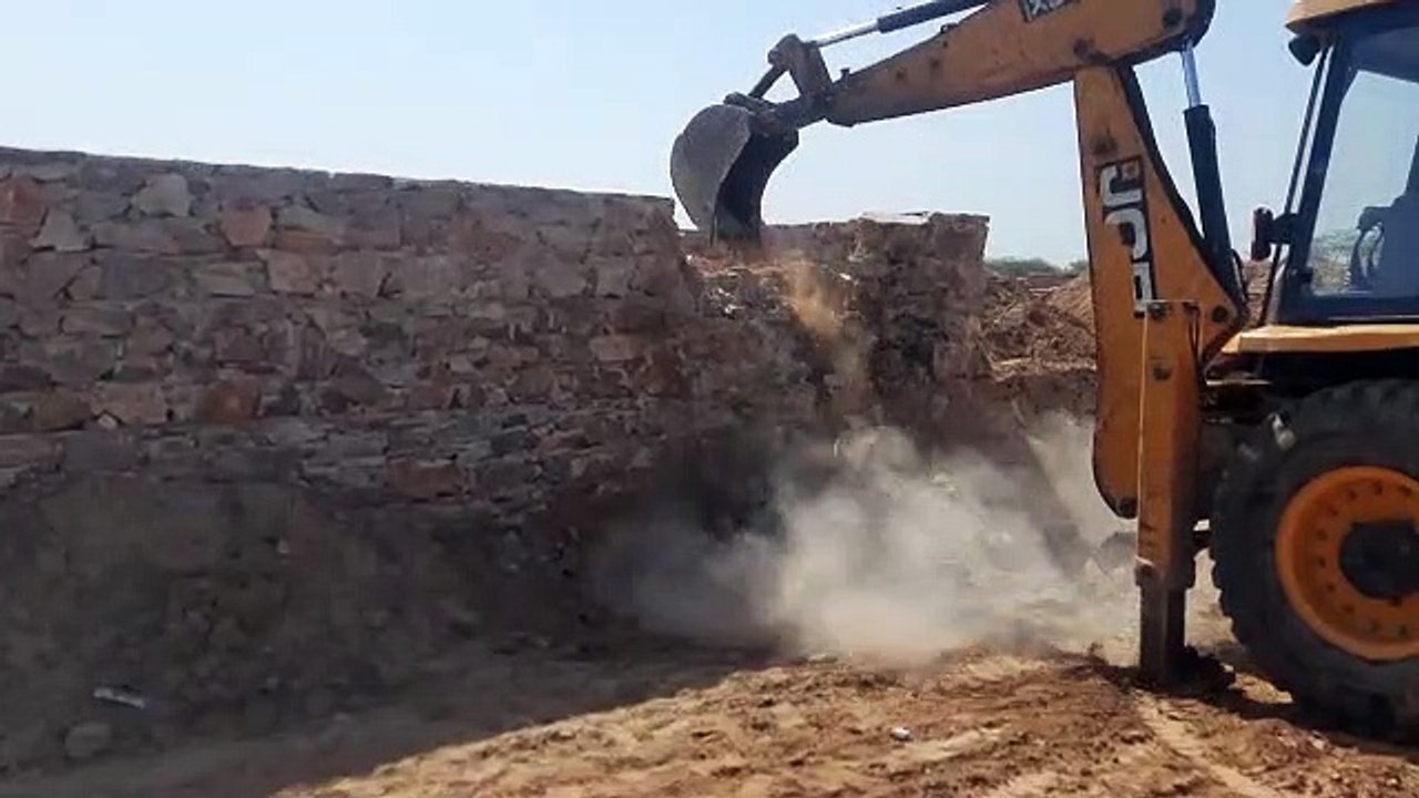 अवैध कॉलोनी की ध्वस्त, 16 निर्माणाधीन विला भी क...