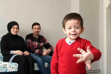 4 yaşındaki çocuğun el ve ayakları olması gerekenden 4 kat daha büyük