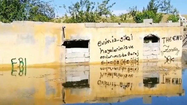 Baraj suları çekilince köy ortaya çıktı; duyan görmeye geldi