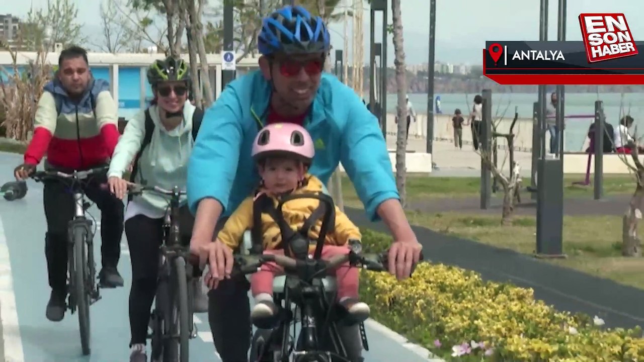 Antalya sahillerinde güneşli hava yoğunluğu