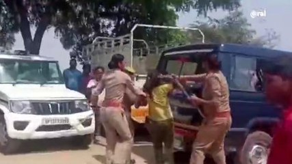 मऊ : जमीन विवाद को राजस्व टीम ने पक्की पैमाईश कर कराया निपटारा, देखें ये तस्वीर