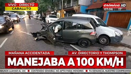Conducía a toda velocidad y chocó contra varios vehículos