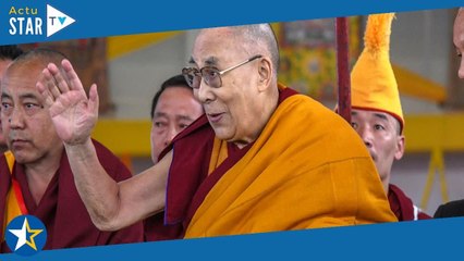 Le Dalaï Lama demande à un enfant de lui "sucer la langue" : Il présente ses excuses !