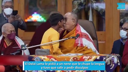 El Dalai Lama le pidió a un nene que le chupe la lengua y tuvo que salir a pedir disculpas
