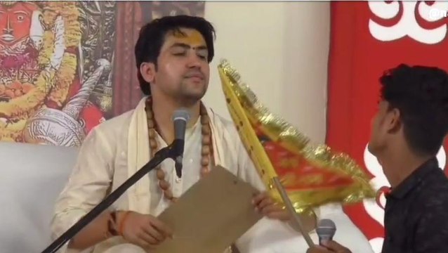 धीरेन्द्र शास्त्री ने विदिशा में बनाया पर्चा, दिव्य दरबार में कही बड़ी बात..