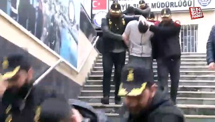 CHP binasına silahlı saldırı iddiasında, şahısların havaya ateş açtığı anlar