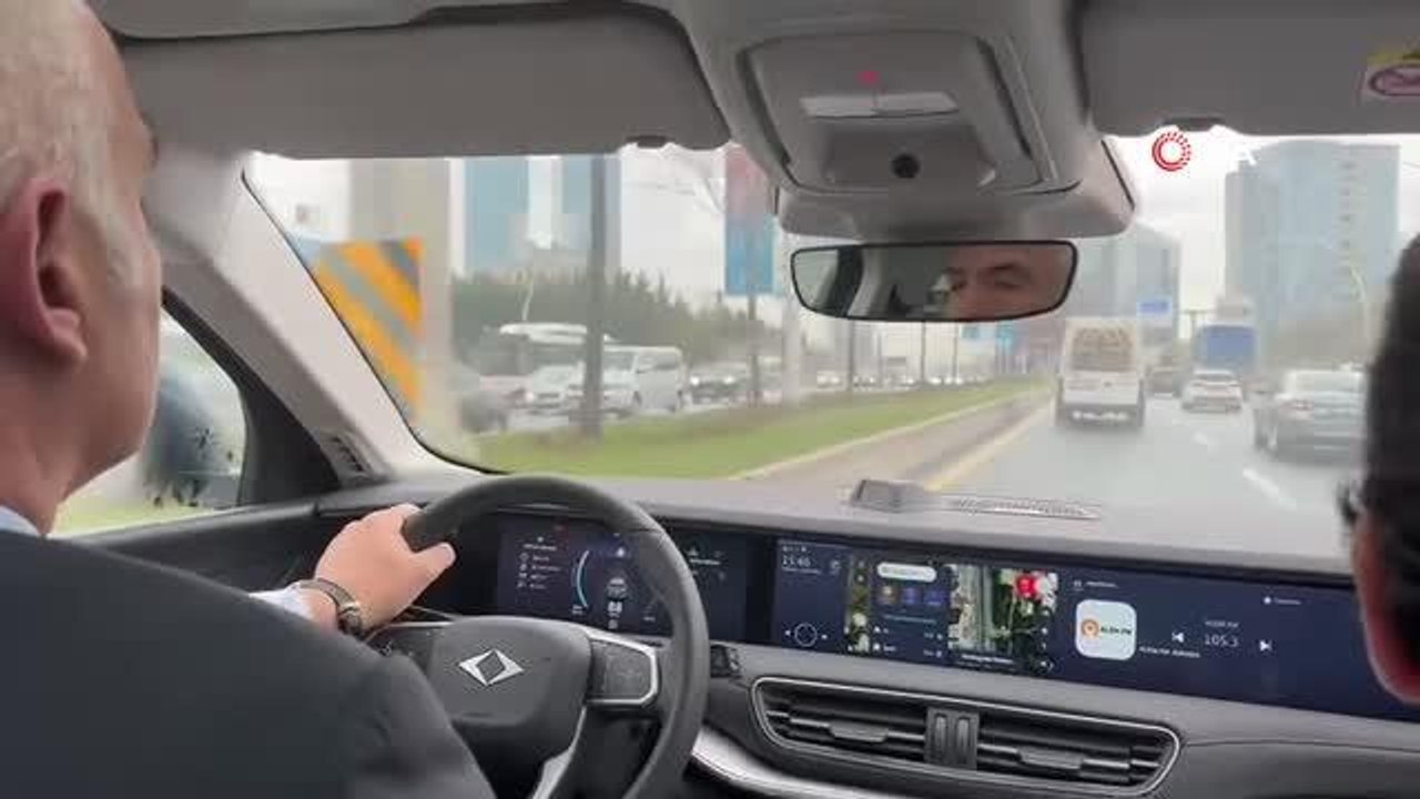 Bakan Ersoy, makam aracı Togg'la trafiğe çıktı