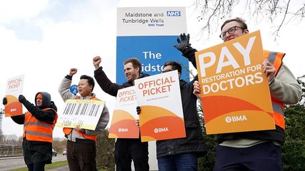 NHS leader urges intervention to avoid ‘catastrophic’ junior doctor strikes