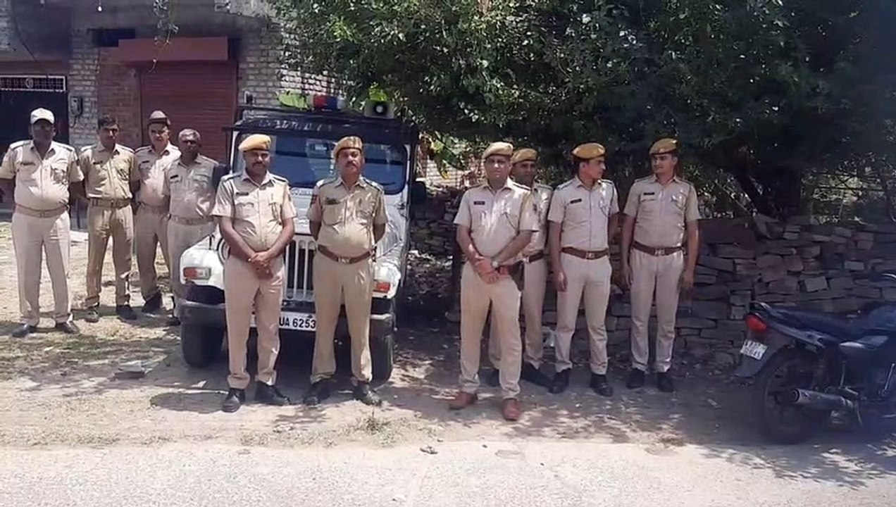 Quarrel between two parties, threw stones at the house, five people de