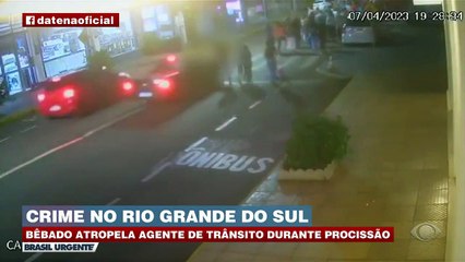 Agente de trânsito é atropelado durante procissão 10/04/2023 13:22:27