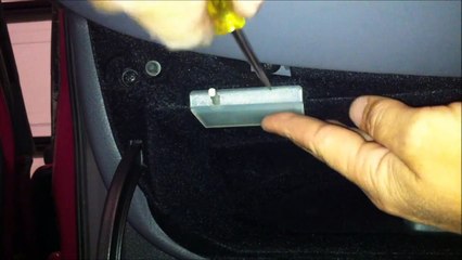 How to replace glove box light bulb in a Mercedes A160