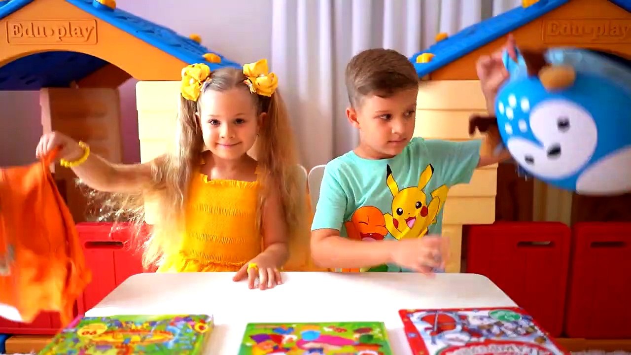 Kids roma show Diana and Roma Pretend Play School & Eat unealthy food