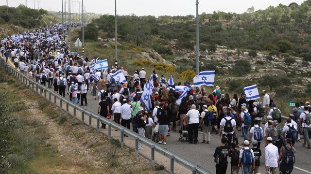 مسيرة بمشاركة وزراء وأعضاء كنيست لشرعنة بؤرة استيطانية جنوبي نابلس