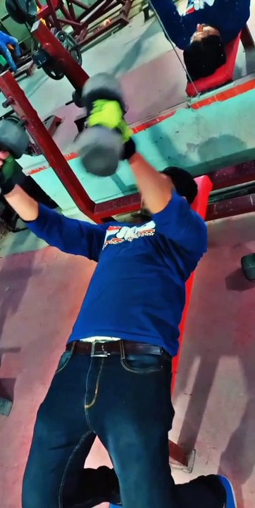 Chest exercise. 6 fly dumbbell