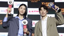 김연경, 프로배구 사상 첫 통산 5번째 MVP...남자부 MVP는 한선수 / YTN