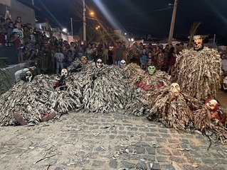 Chicotadas para passar pelos ‘caretas’ e pegar dinheiro diverte moradores da Zona Norte de Cajazeiras