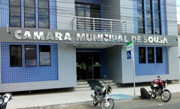 Vereadores que estão ocupando secretarias em Sousa entram na Justiça para receber salários pela Câmara