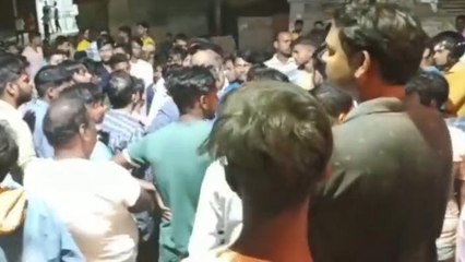 गोरखपुर: गोलियों की आवाज से गूंजा गाँव, पुरानी रंजिश में बरसाईं गोलियां...एक की मौत दो घायल