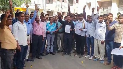 मंत्रालियक कर्मचारियों ने सरकार के खिलाफ जताया रोष