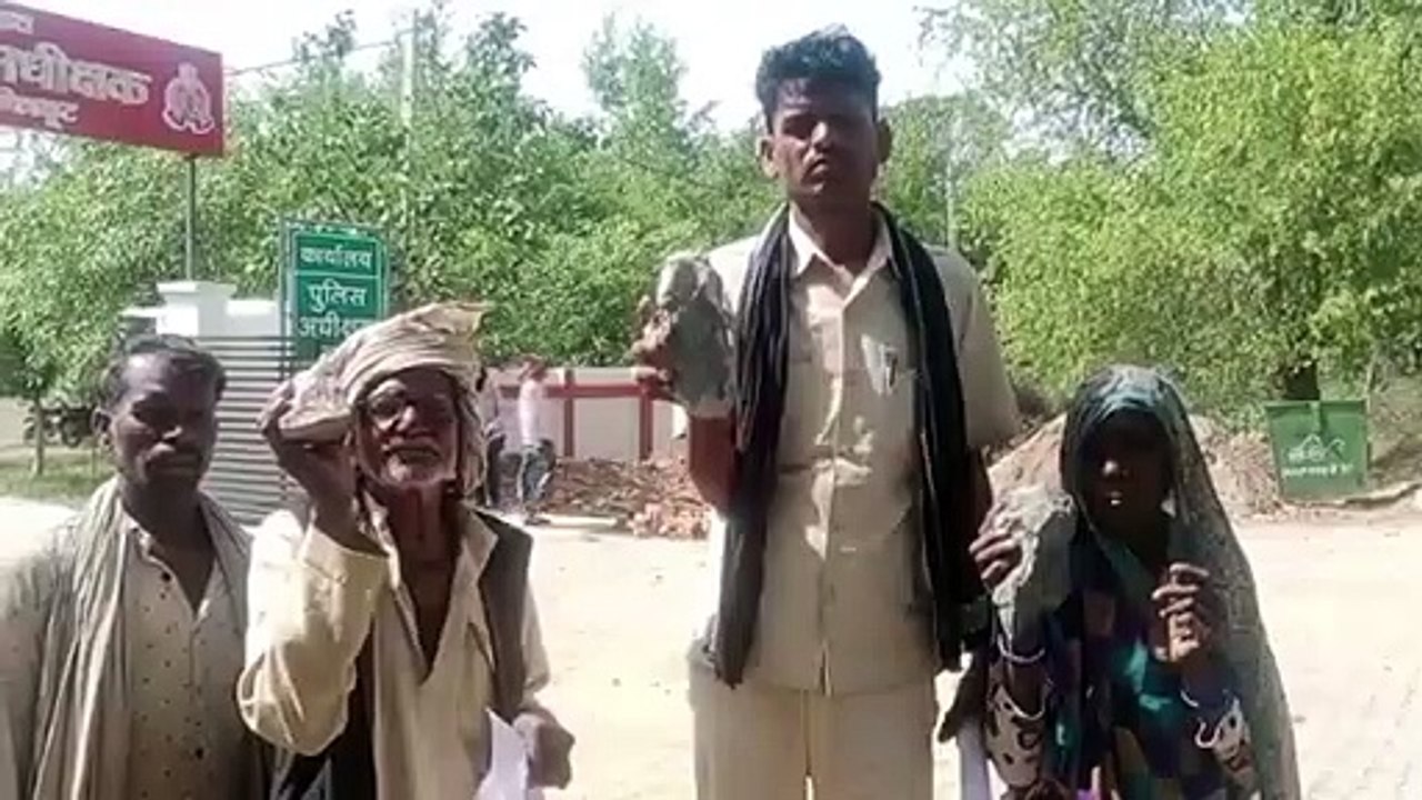 Chitrakoot news video: अवैध ब्लास्टिंग की शिकायत करने,हाथ में पत्थर लेकर पहुंचे ग्रामीण
