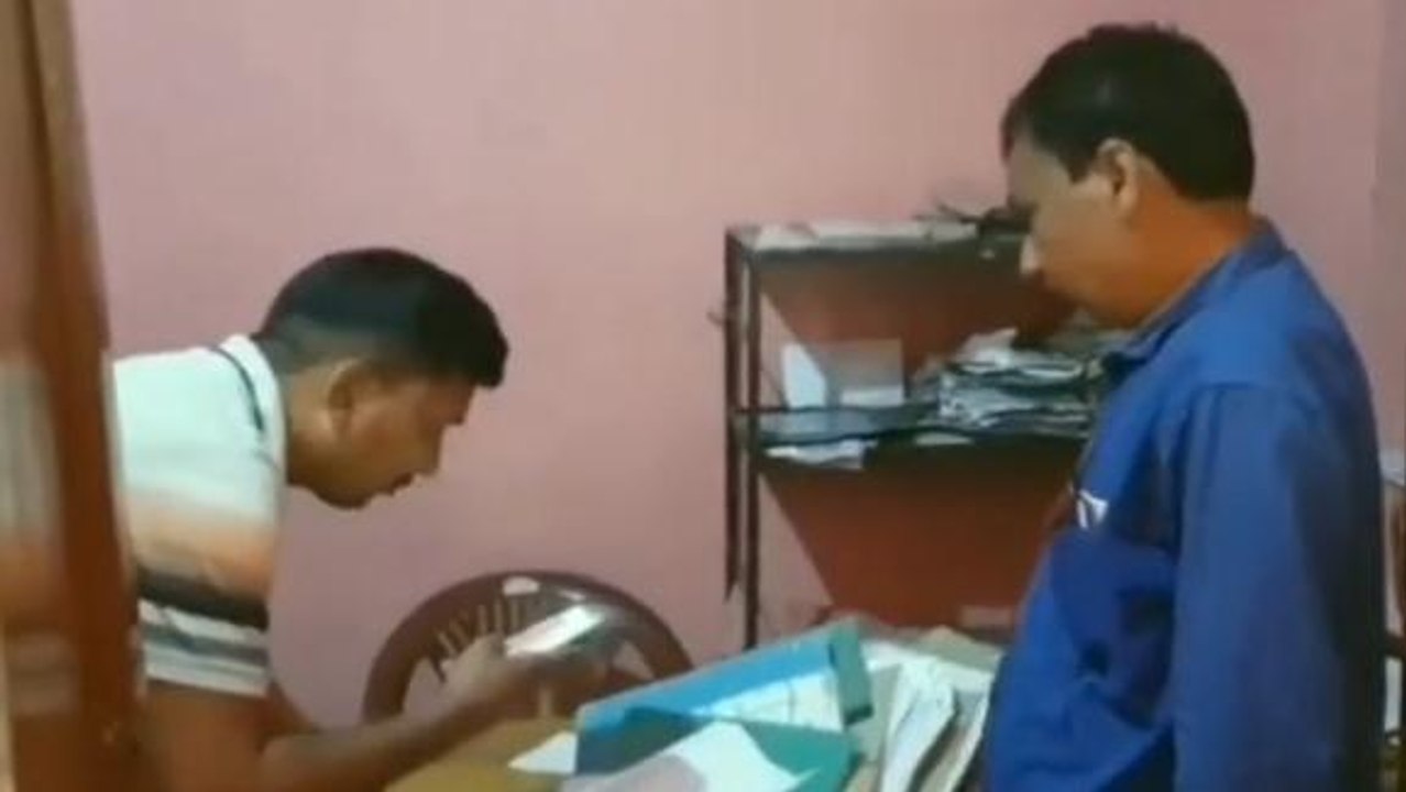 खगड़िया: सरकारी दस्तावेज चोरी मामले में बड़ी कार्रवाई, डीएम ने कर्मचारी को किया निलंबित