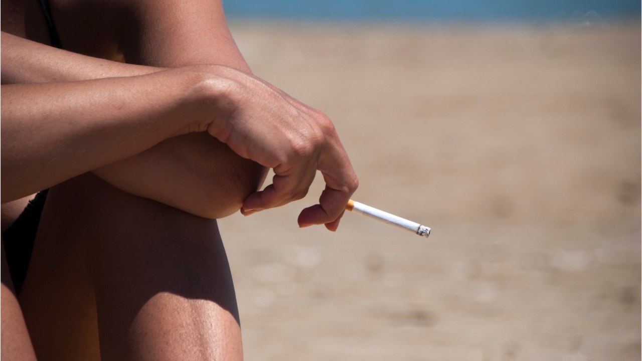 Am Strand rauchen: Diese harten Strafen können auf Mallorca drohen