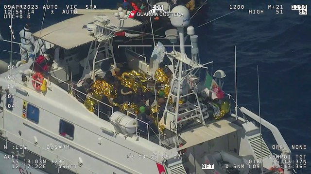 Migranti, i soccorsi in mare della guardia costiera